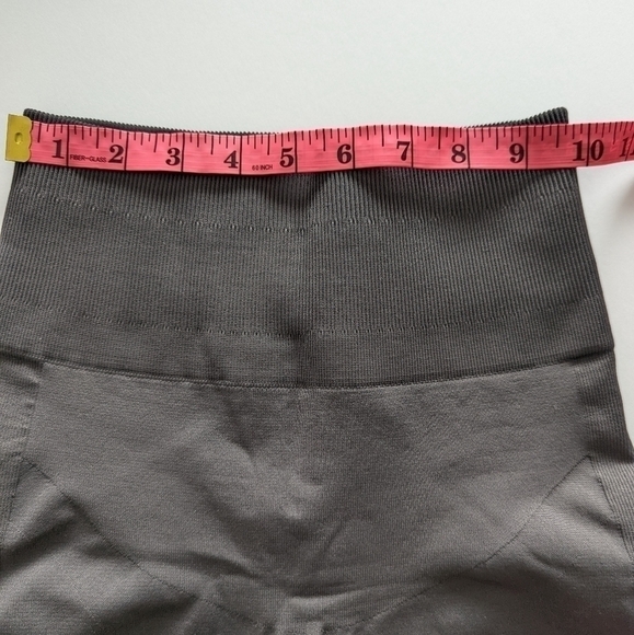 Lululemon | Zone In Crops Slate Gray Sz 4 - Picture 4 of 10